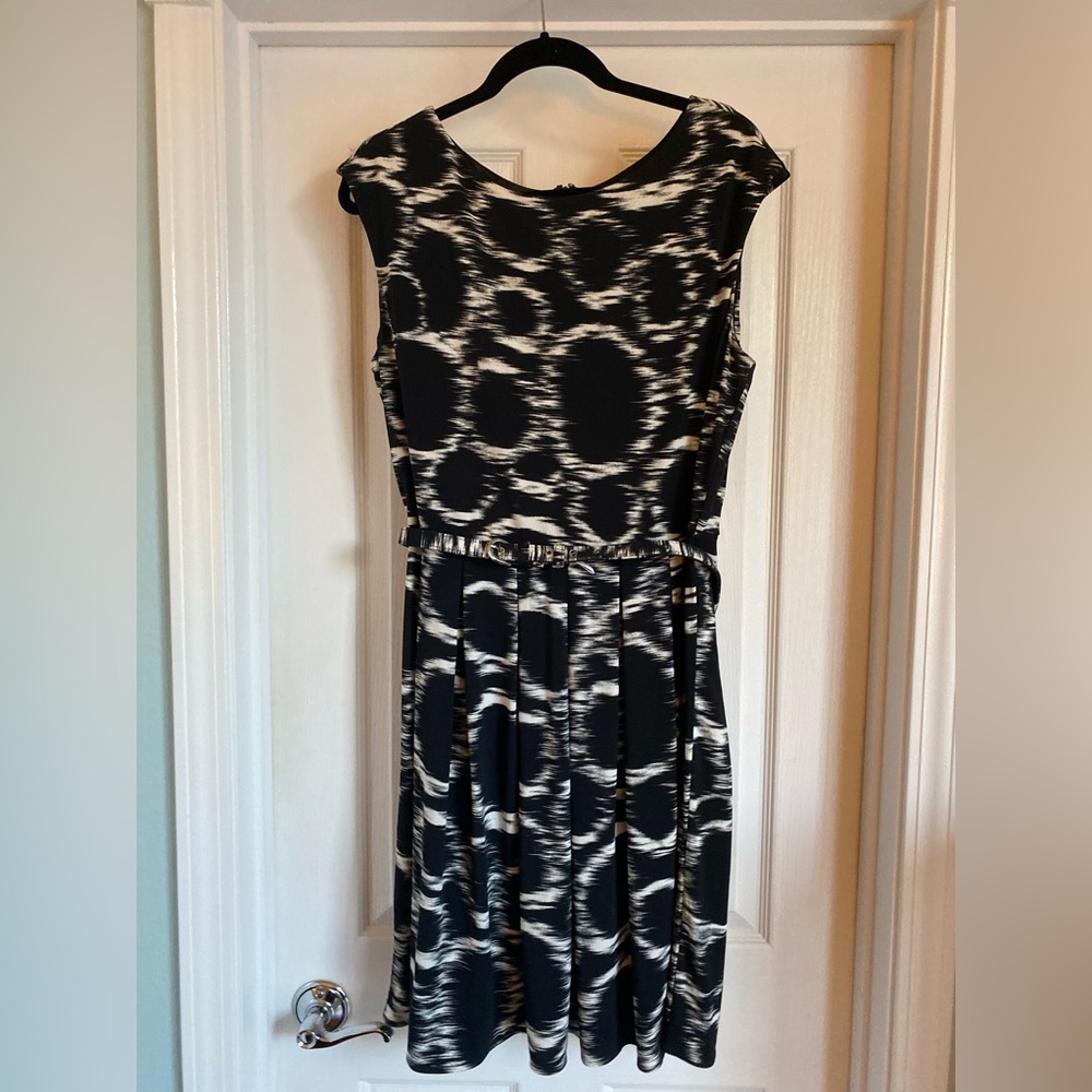Gorgeous black and white, Alfani dress. Black and white, belted, gently used. L